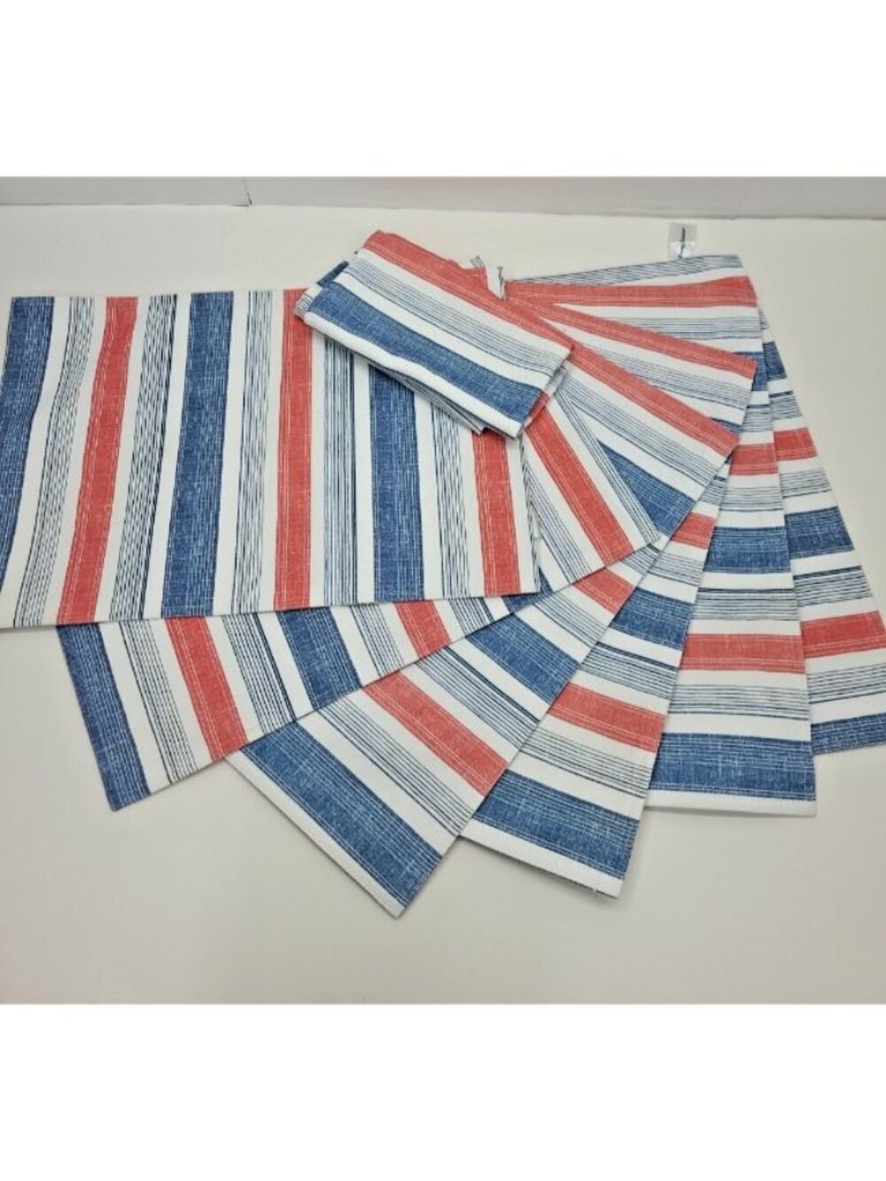 Tommy Bahama Placemats NWOT Set of 6 Cloth Napkins Set of 2 Red White Blue